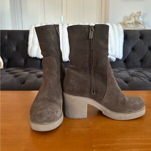 La CANADIENNE Dark Taupe/Brown Suede Heeled Boots in size 6.